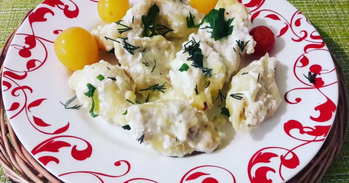 Макароны, фаршированные курицей и грибами