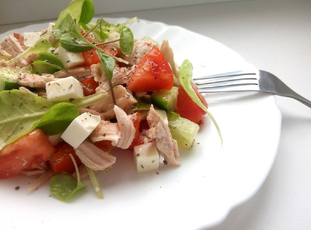 Быстрый и вкусный белковый салатик