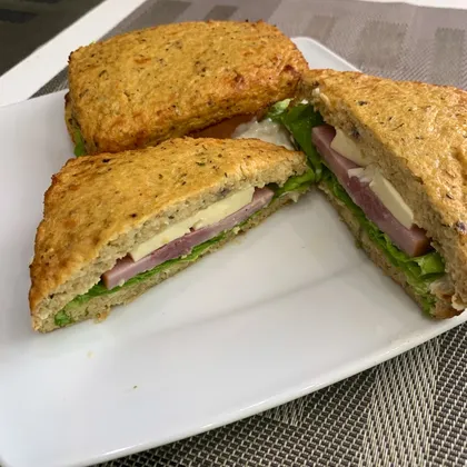 Сэндвич с «тостом» из цветной капусты