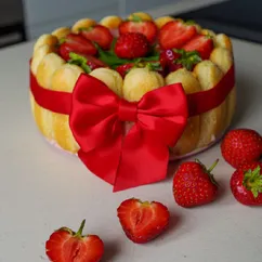 Клубничная шарлотка🍓