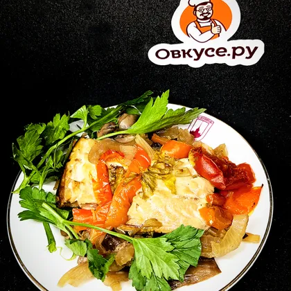 Скумбрия с грибами и овощами