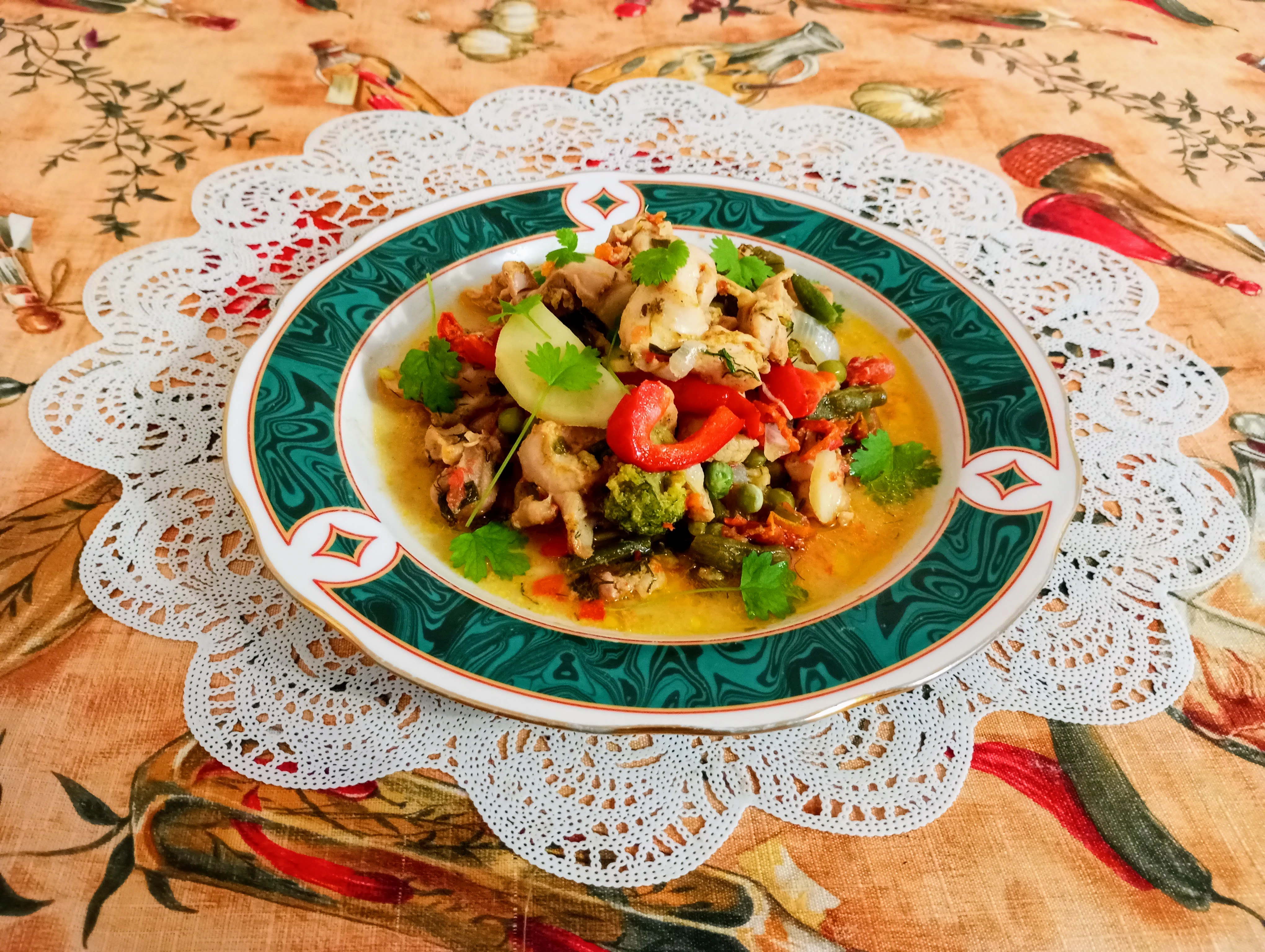 Овощное рагу с курицей в духовке