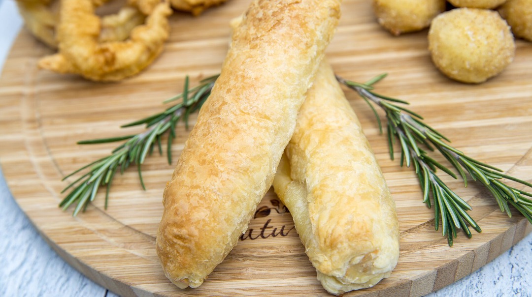Слойки с беконом