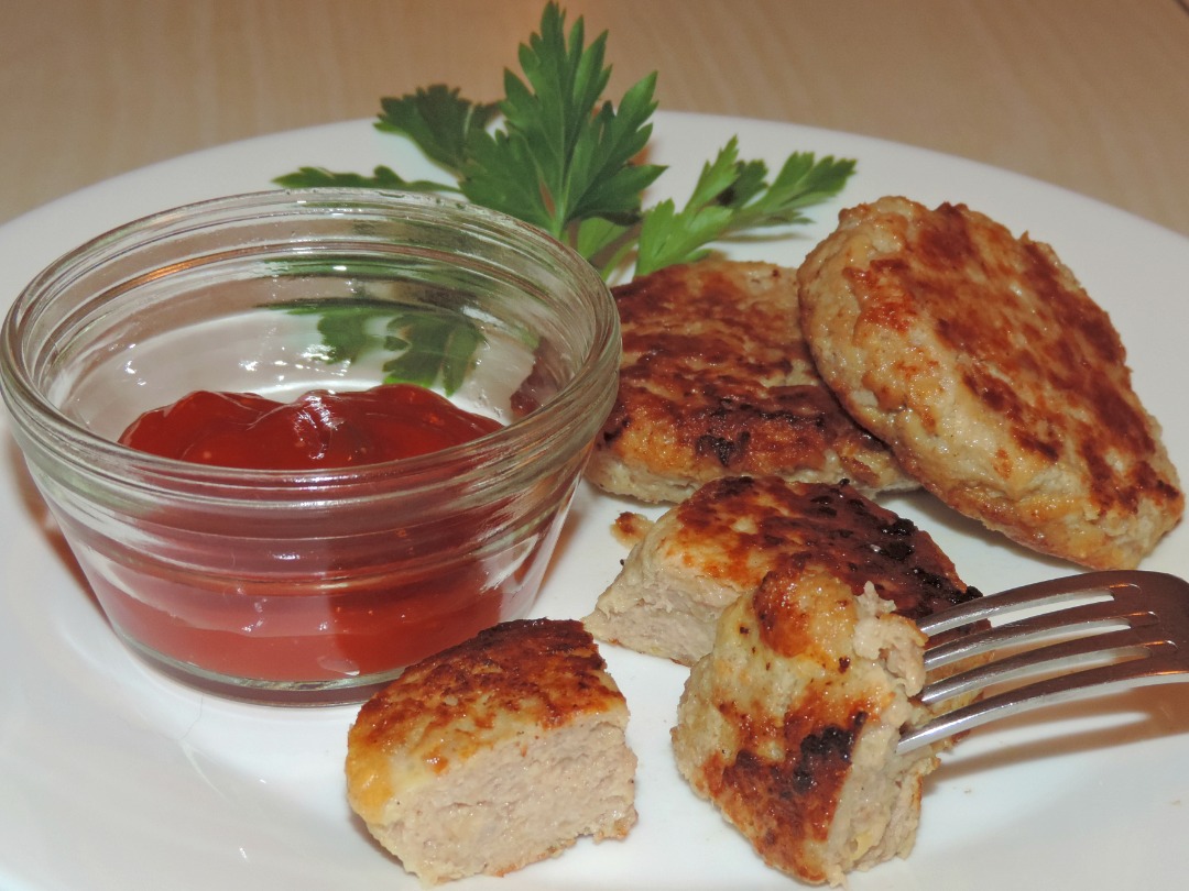 Кoтлeты из кaбaчкoв c фapшeм