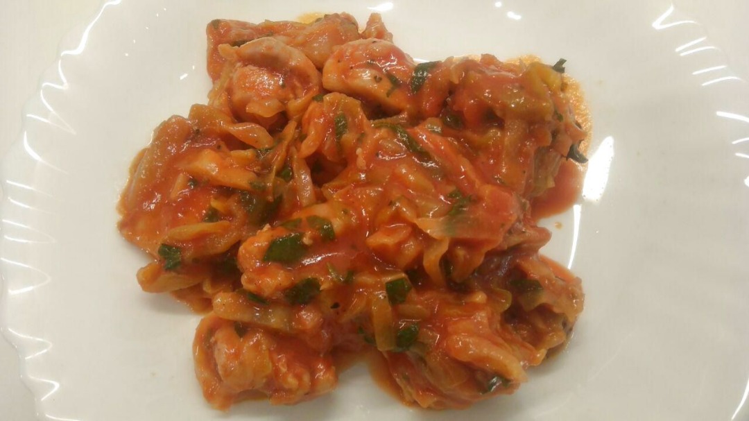 Курица с капустой в томате