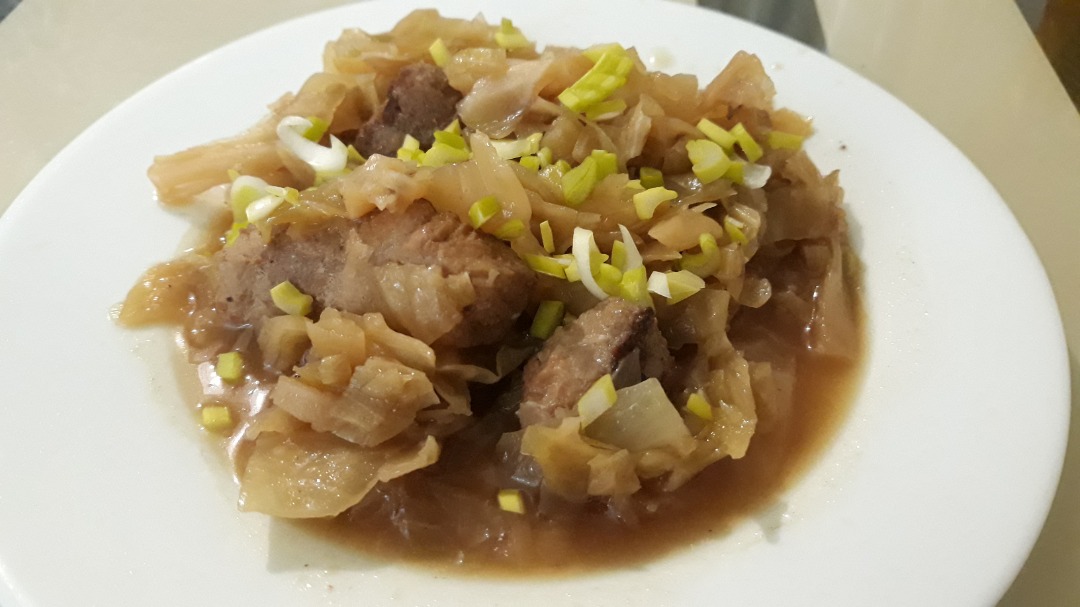 Капуста тушеная со свининой
