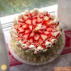 Рецепт № 28: Клубнично-йогуртовый торт 🍓🍰