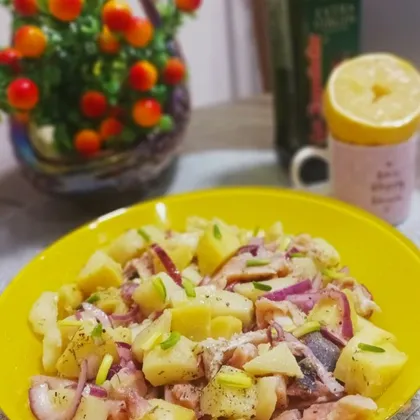 Салат с картошкой и слабосолёной горбушей/сельдью