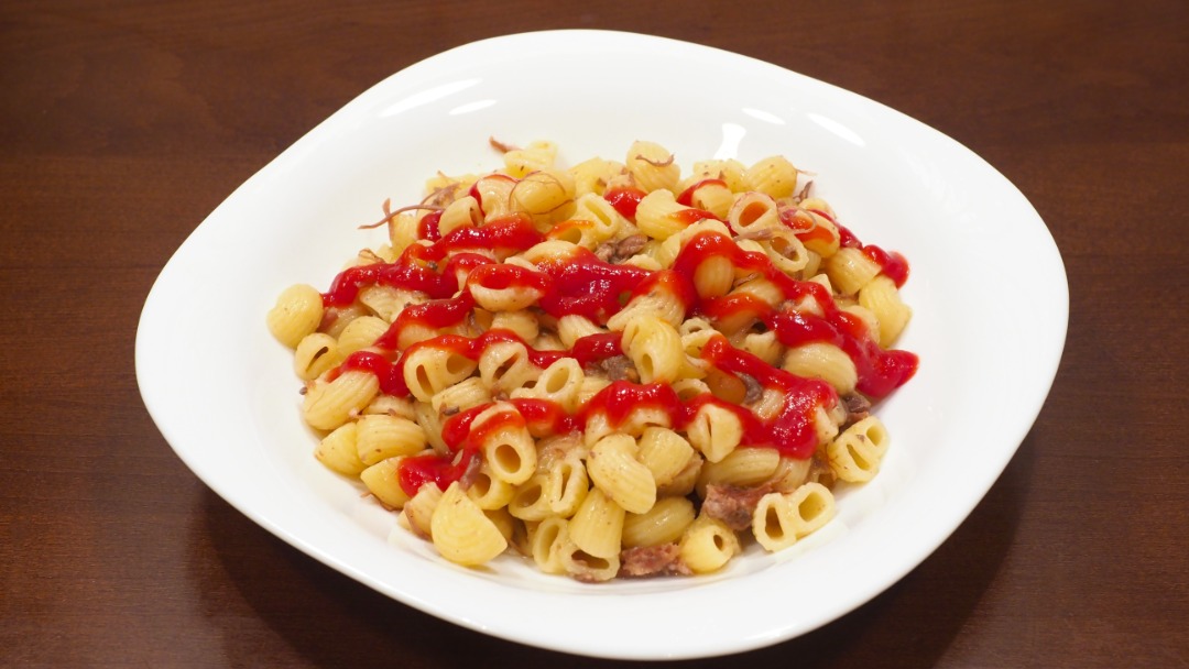Макароны с тушенкой