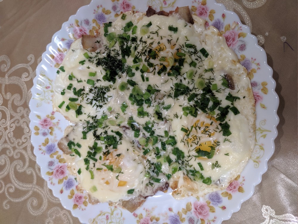 Глазунья с сыром и подчеревок 🤤