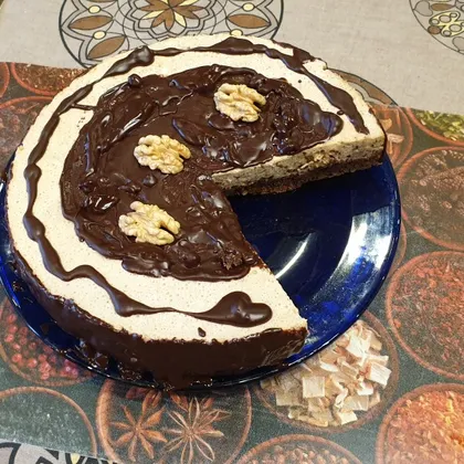 Муссовый торт с черносливом и грецкими орехами