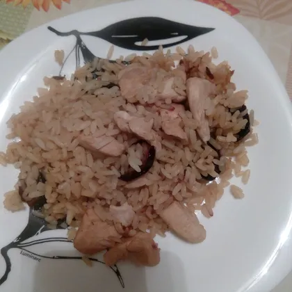 Филе куриной грудки с сушёной сливой и рисом