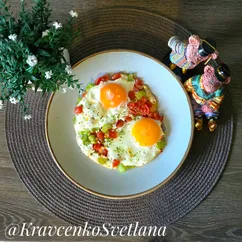 Яичница с овощами