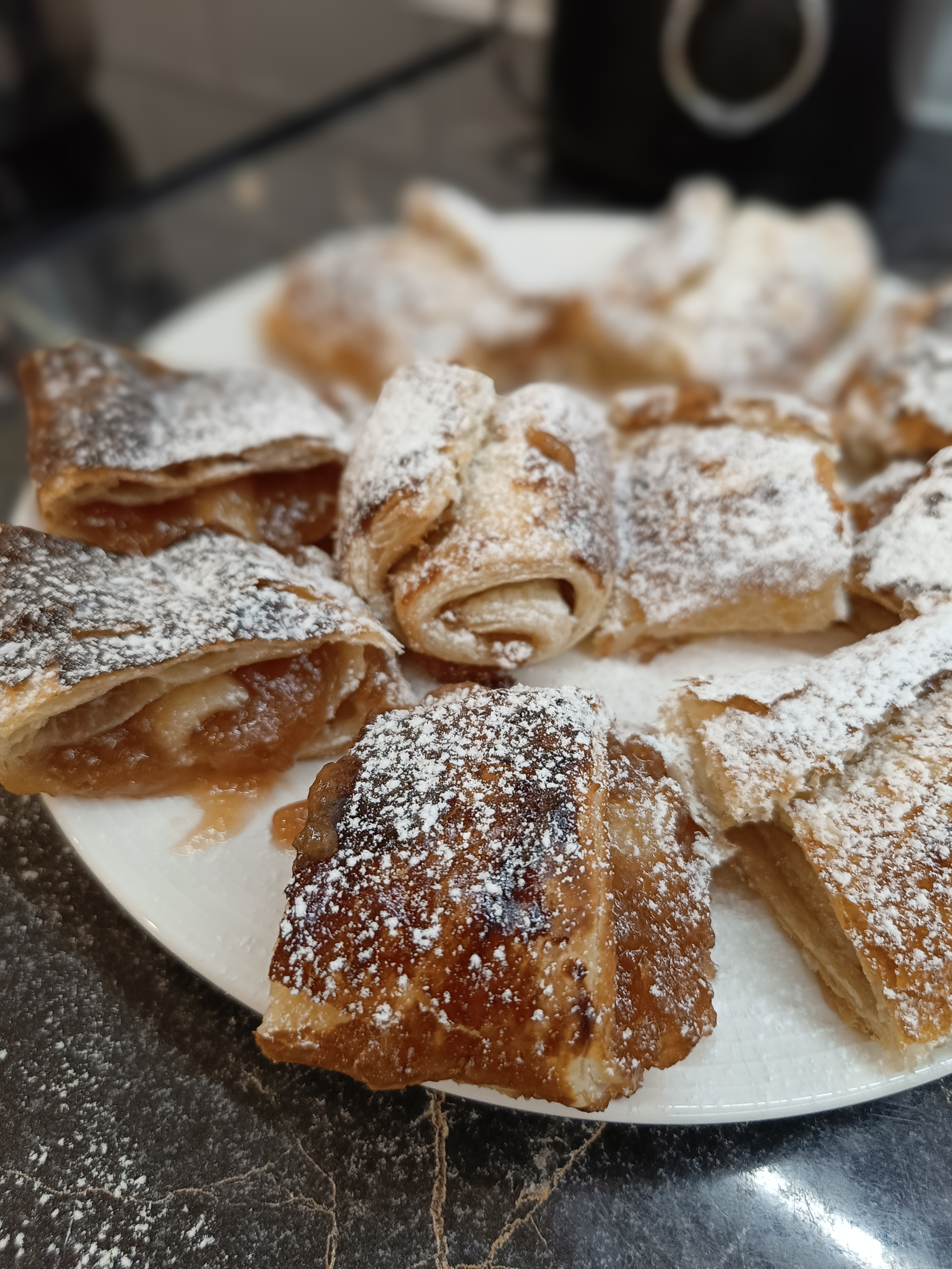 Слойки с повидлом