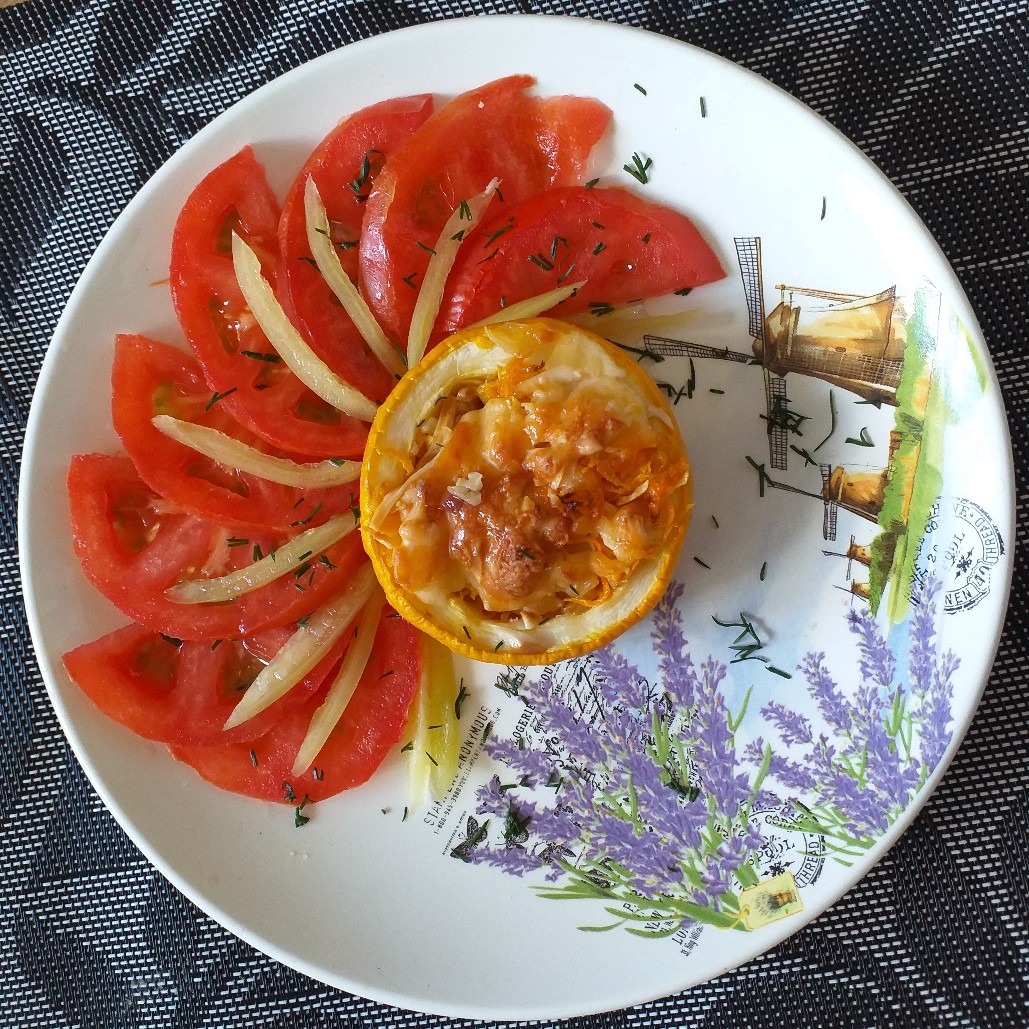 Кабачки с овощами под сыром