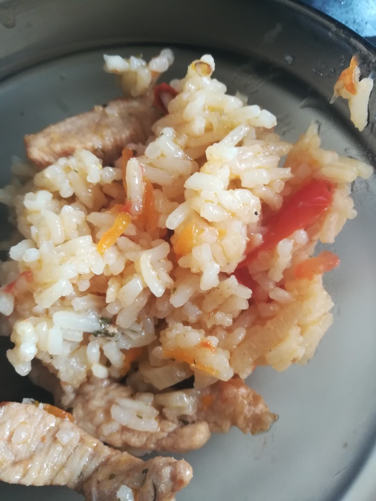 Свинина с помидорами и рисом