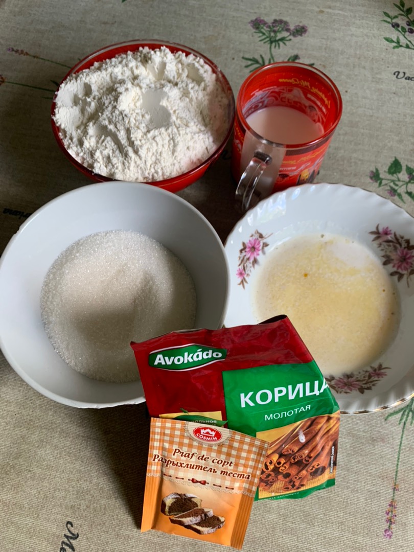 Простой кекс на яичных белках с корицей