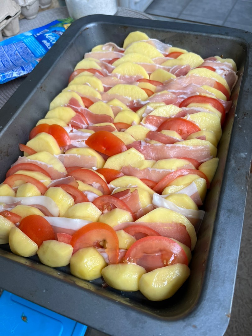 Картошка запеченная с мясом и сыром в духовке