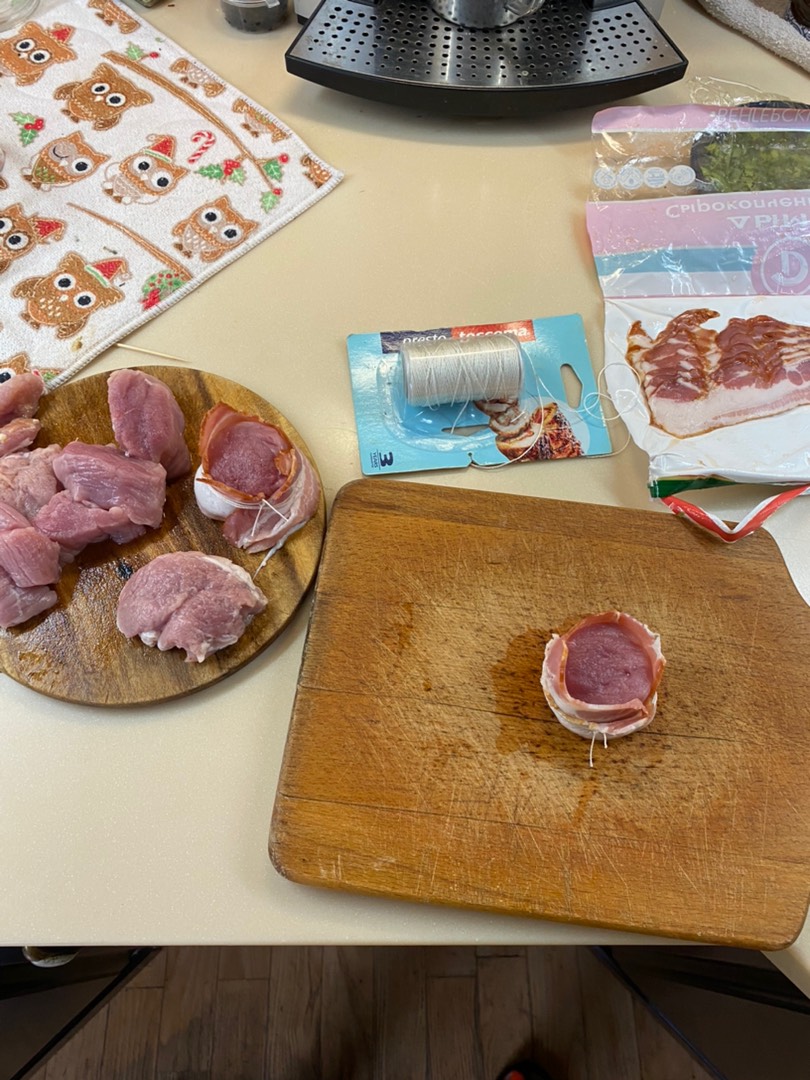 медальоны в беконе из свинины на сковороде | Дзен