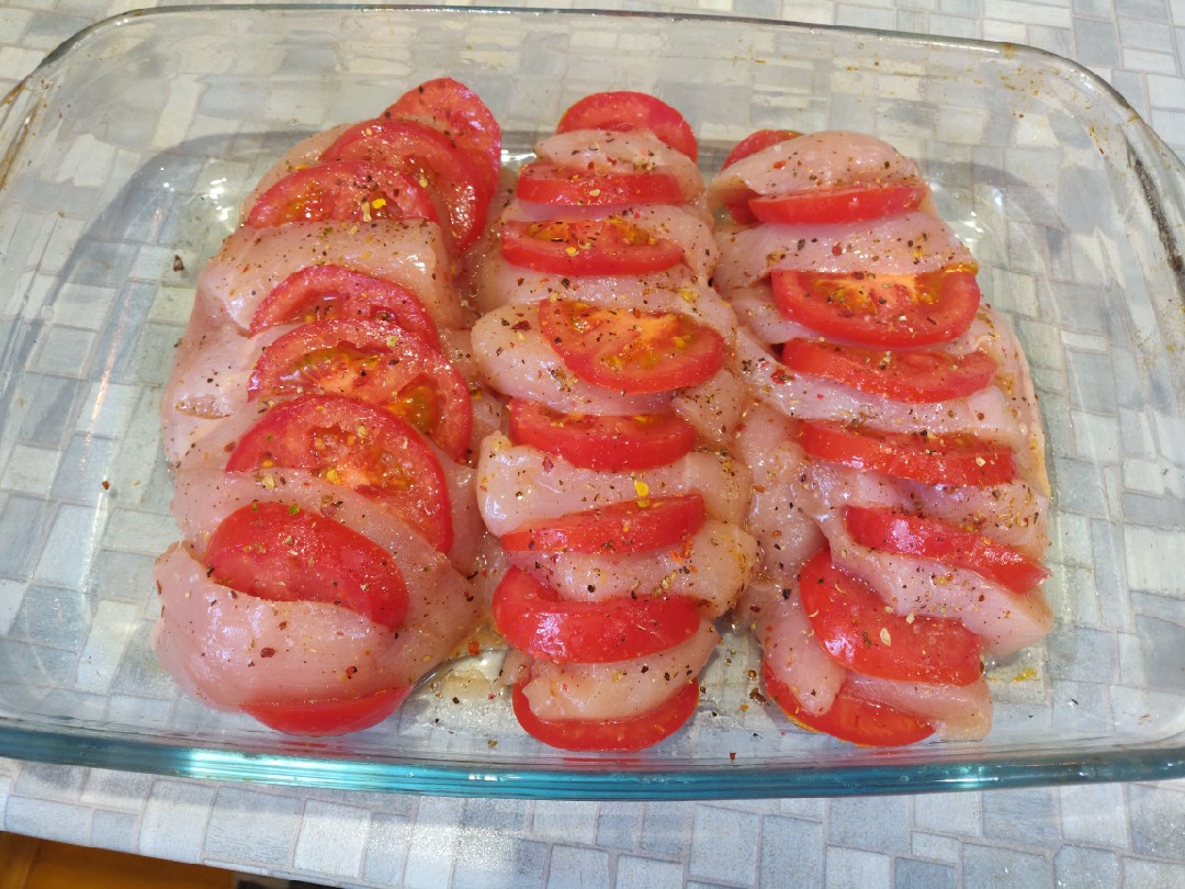 Грудка, запеченная с помидорами и сыром 🍅🧀