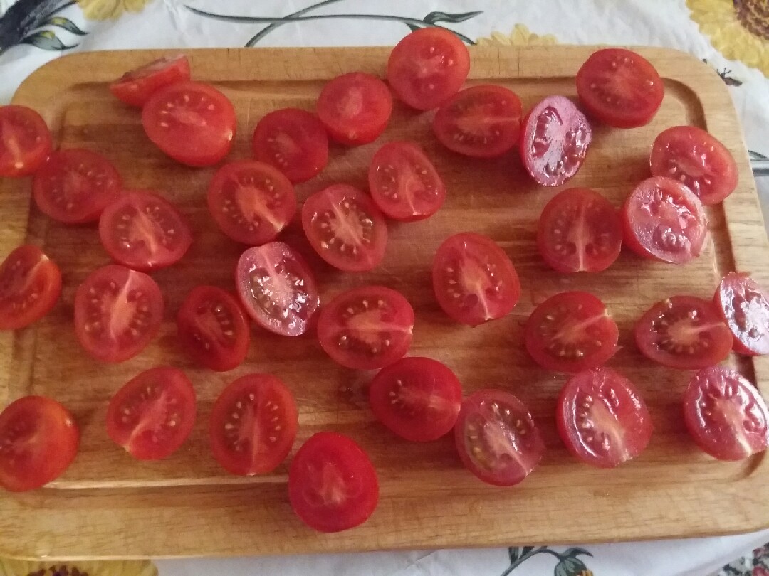 Салат из помидоров черри с заправкой🍅