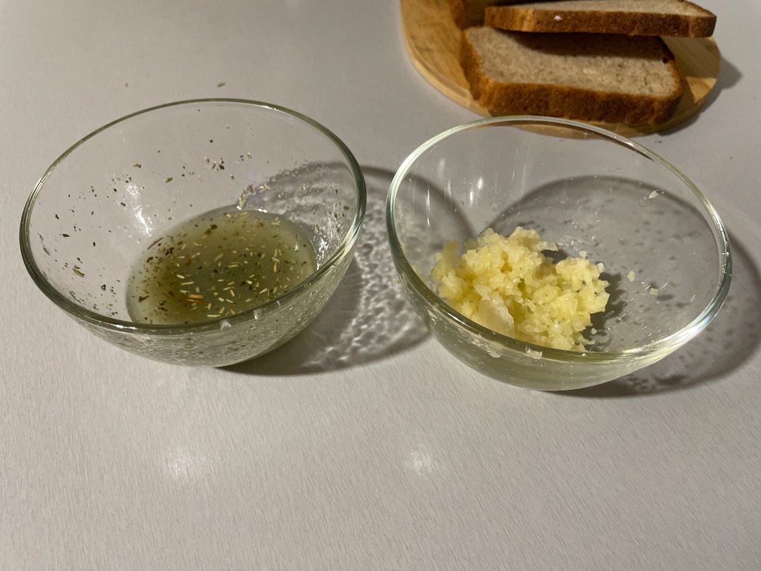 Гренки с чесноком на сковороде — рецепт с фото пошагово