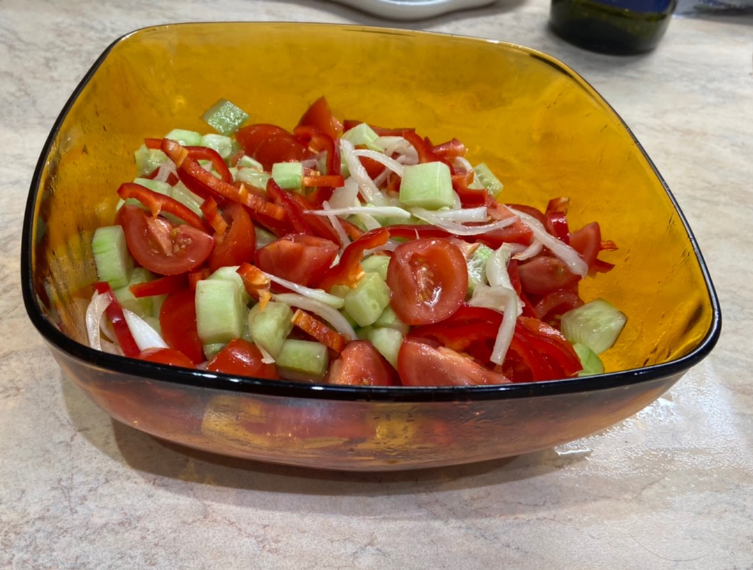 Витаминный салат из свежих овощей с маринованным луком🍅🥒🌶🧅