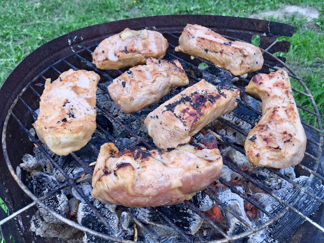 Сочный и ароматный свиной шашлык + самый вкусный соус