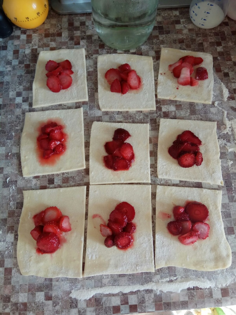 Слоёные ромбики с клубникой 🍓