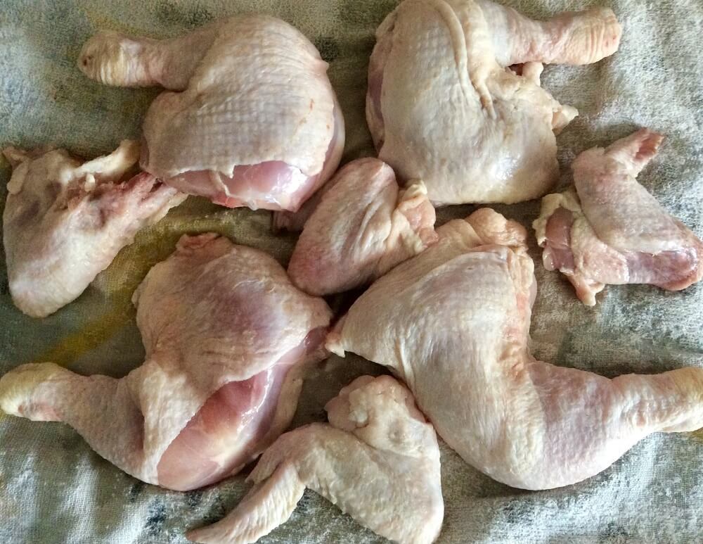 Куриные голени на сковороде в сметанном соусе