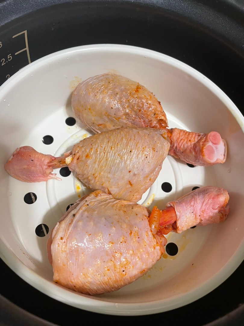 Фаршированные печенью и овощами куриные ножки в мультиварке