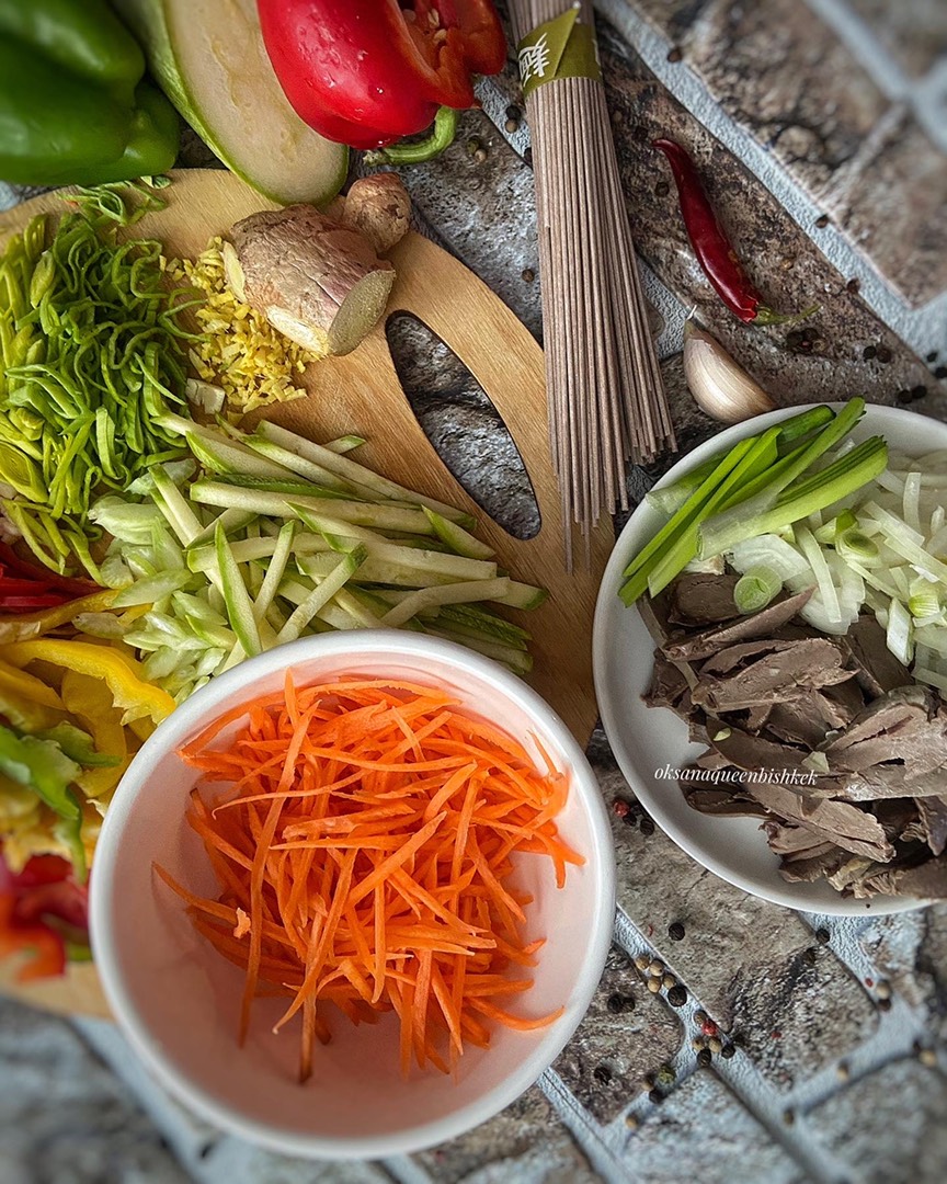 🍜Лапша соба с овощами и сердечками индейки в ВОКе