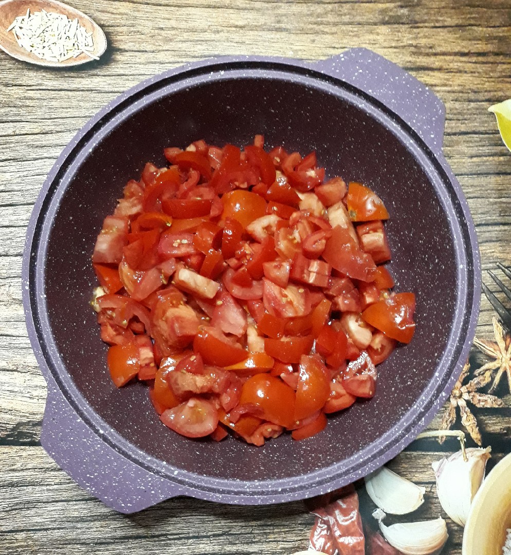 Паста с помидорами и сыром 🥘