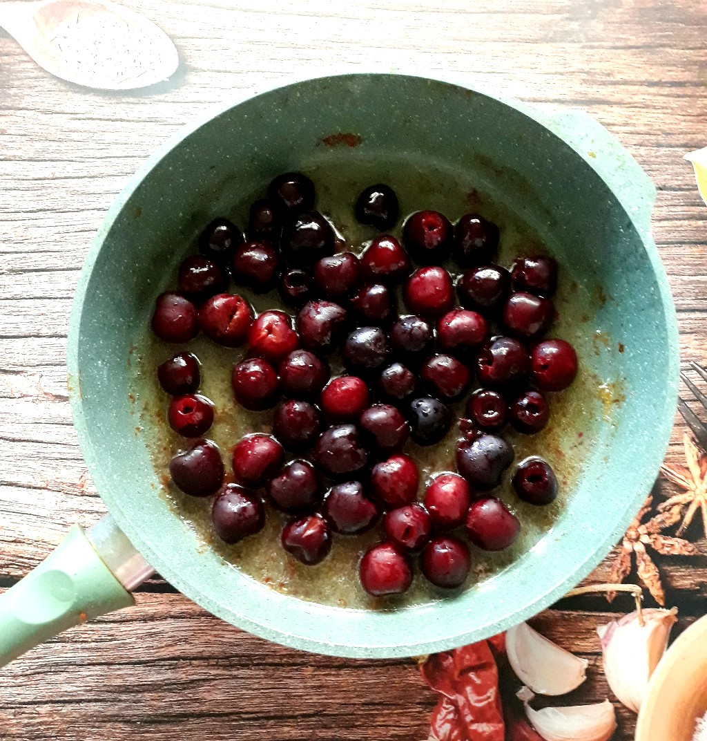 Свиные отбивные с черешней 🍒