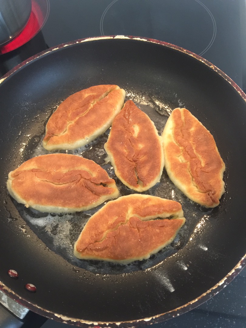 Пирожки на кефире со щавелем 🥟