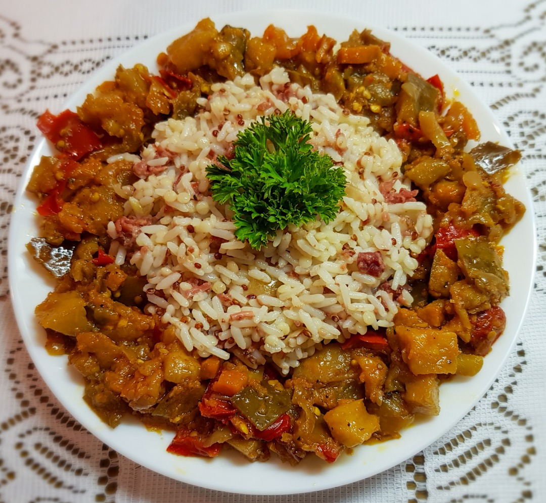 Рис с кускусом, киноа и тушёнкой