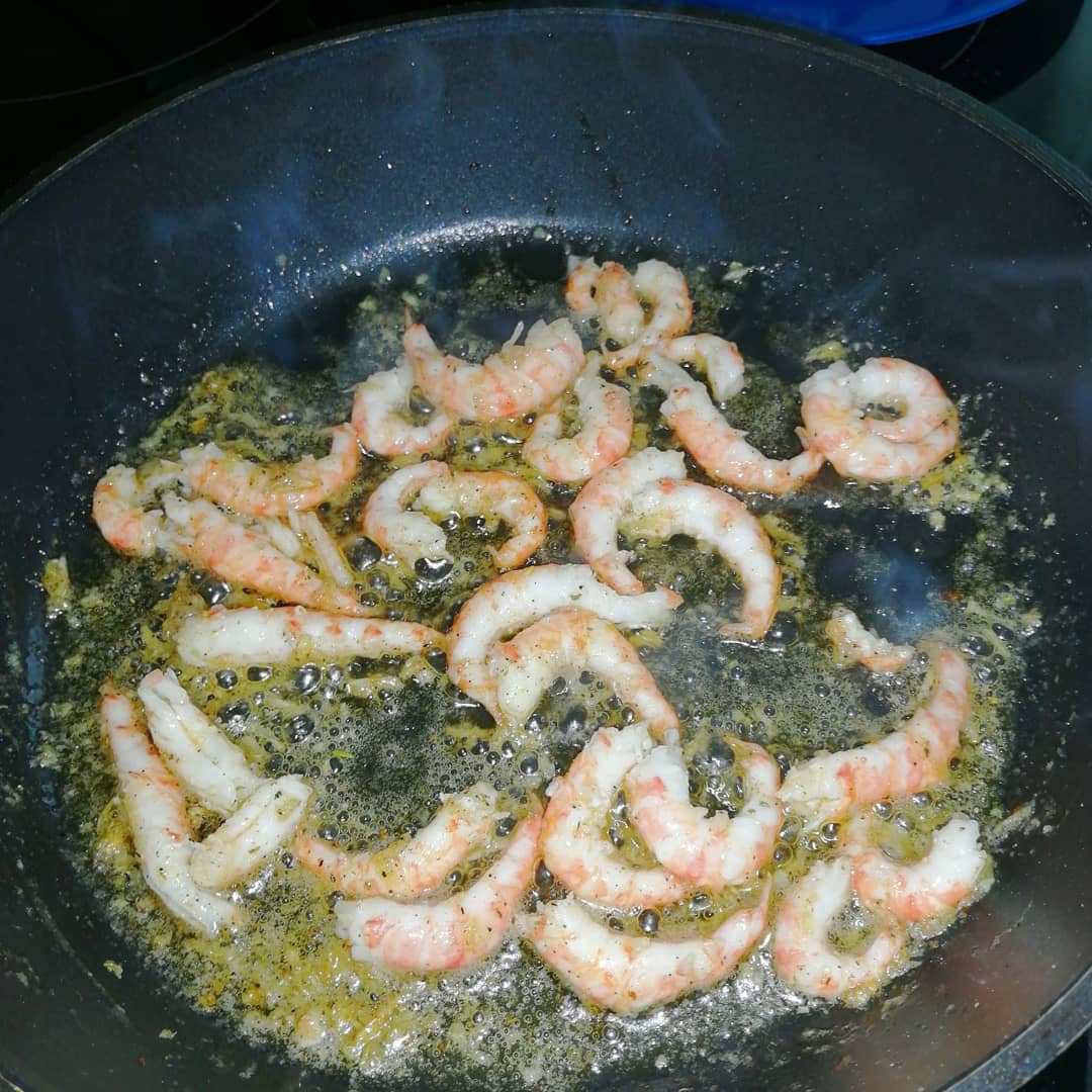 Спагетти с креветками в чесночном соусе 🍤