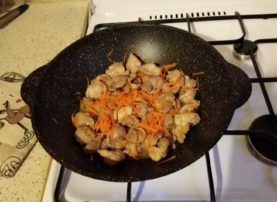 Паста с куриными желудками в сковороде Вок 🍜