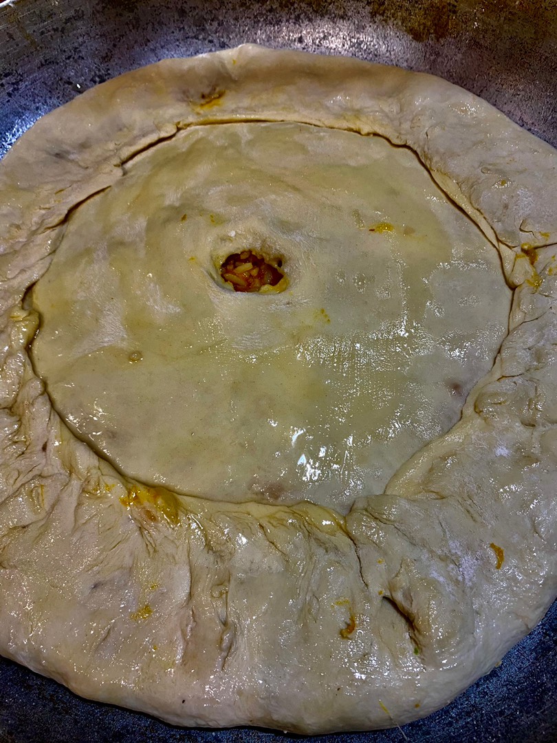 Губадия - татарский пирог с красным творогом, изюмом, рисом, яйцами