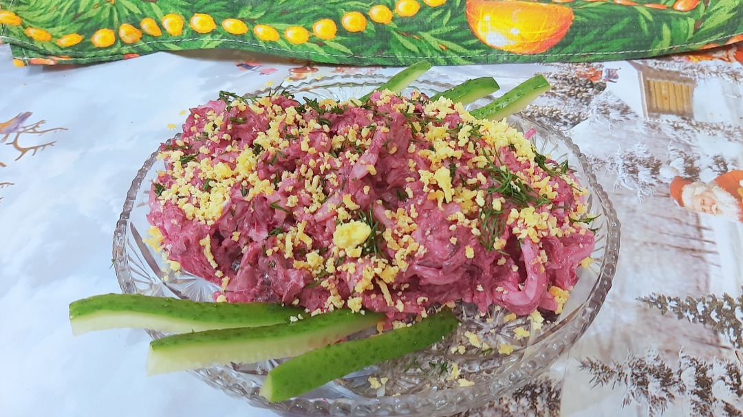 Салат из морской капусты с кукурузой, крабовыми палочками и болгарским перцем