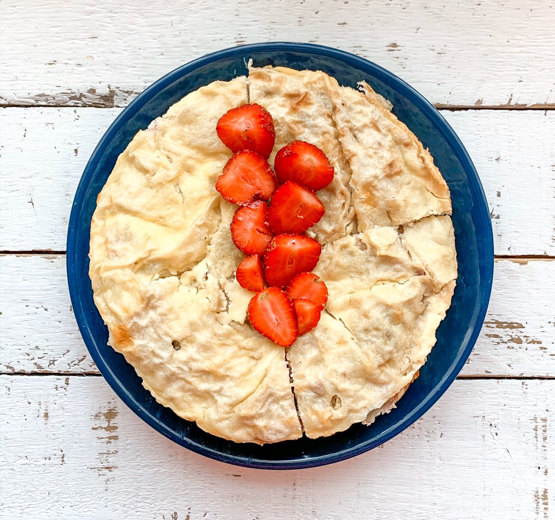 Творожная улитка с бананом и клубникой ПП