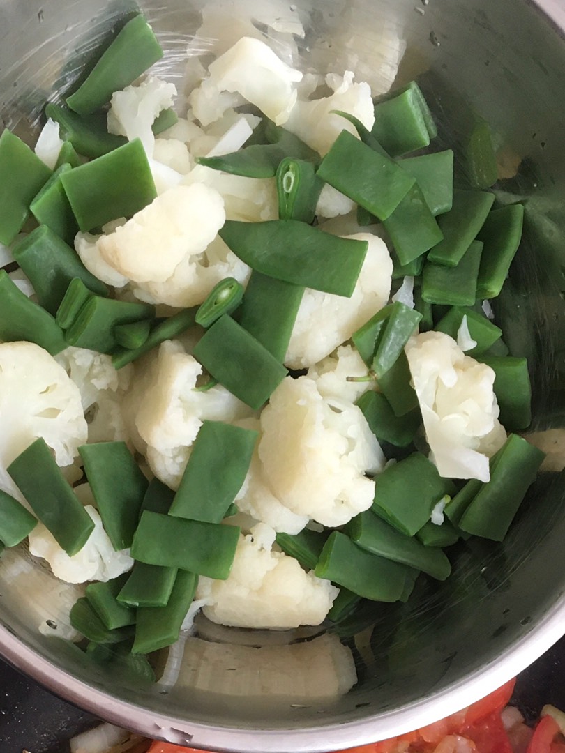 Омлет с цветной капустой и зелёной стручковой фасолью