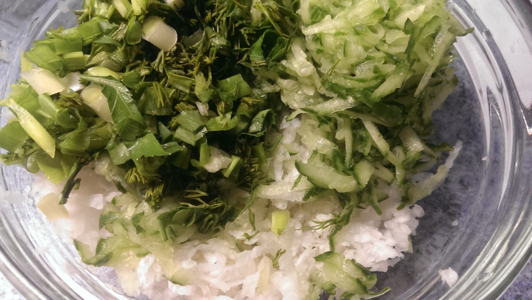 Салат из дайкона с огурцом: пп-блюдо за 5 минут