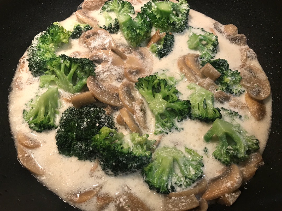 Салат из брокколи с шампиньонами – кулинарный рецепт