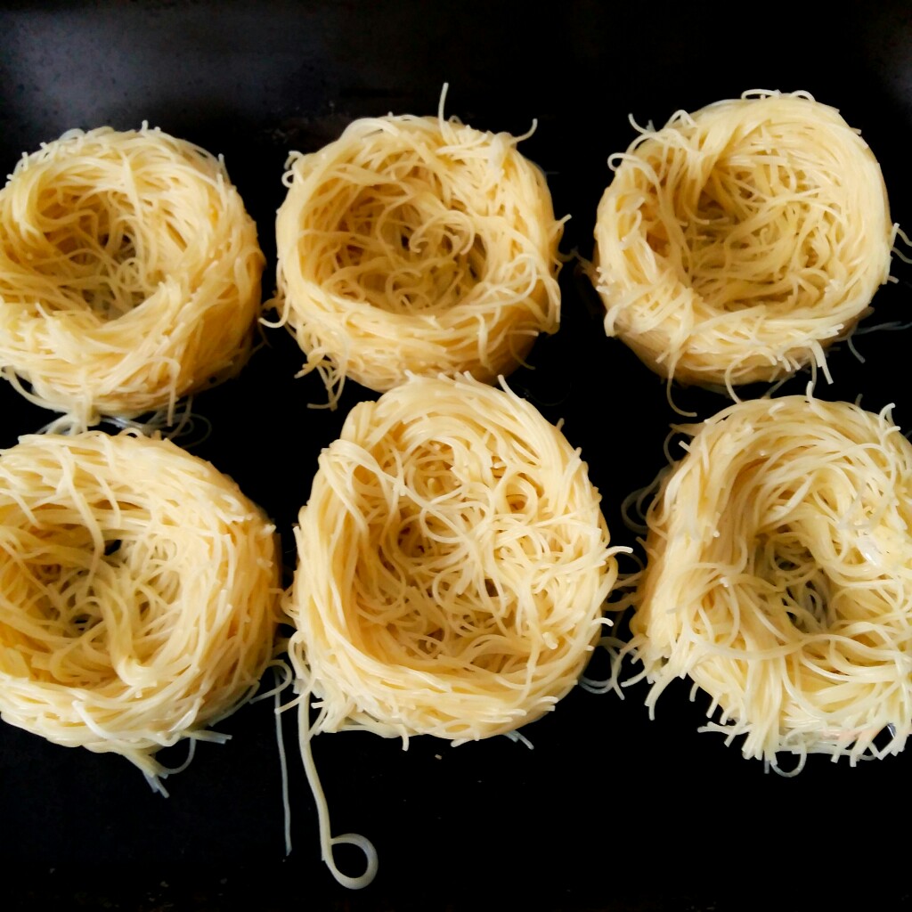 гнезда из макарон с фаршем рецепт с фото в духовке пошаговый рецепт | Дзен