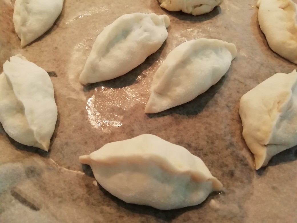 Пирожки с зеленым луком, черемшой и яйцом😋