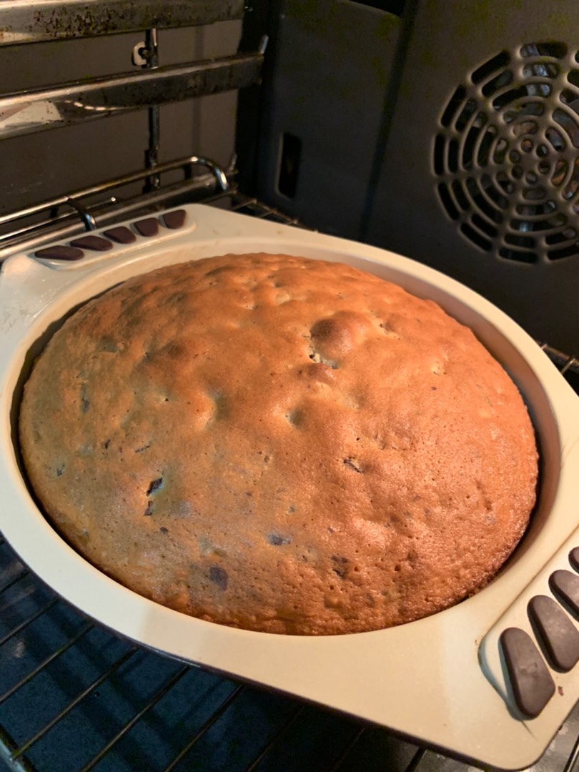 Пирог с орехами и шоколадной крошкой 😋