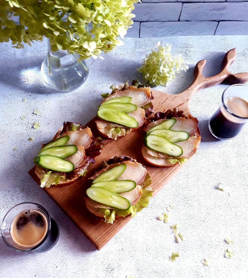 Завтрак - бутерброды с масляной рыбой 🥪