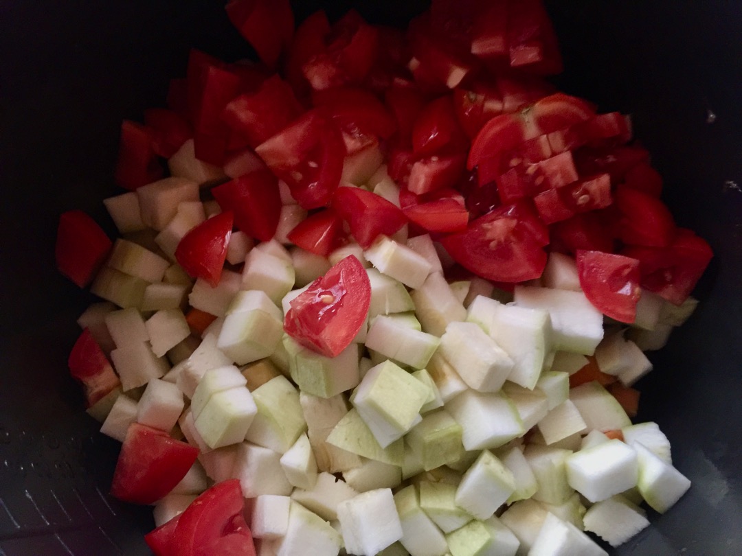 Овощной суп с индейкой и стручковой фасолью в мультиварке-скороварке