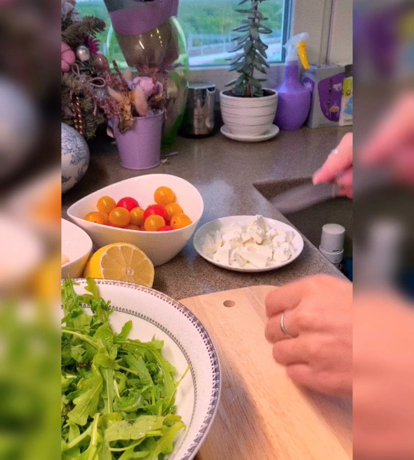 Салат с креветками и сыром фета – пошаговый рецепт приготовления с фото